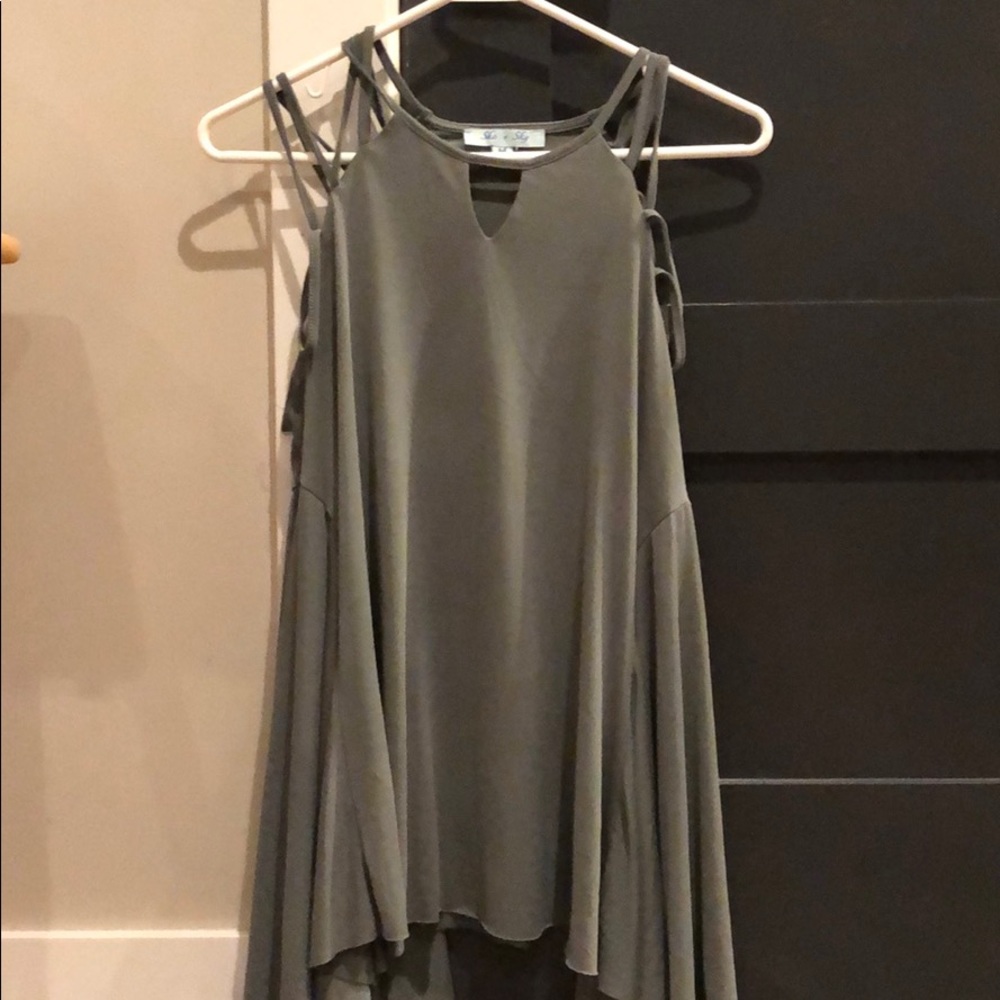 She & sky Med tank style shirt